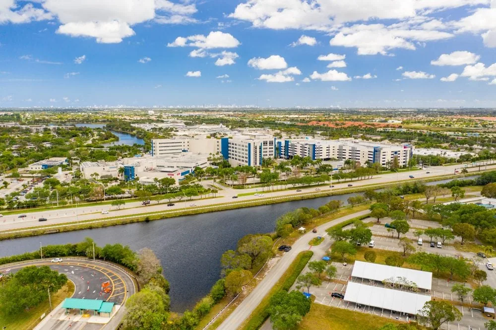Commercial building roofs in Pembroke Pines, FL