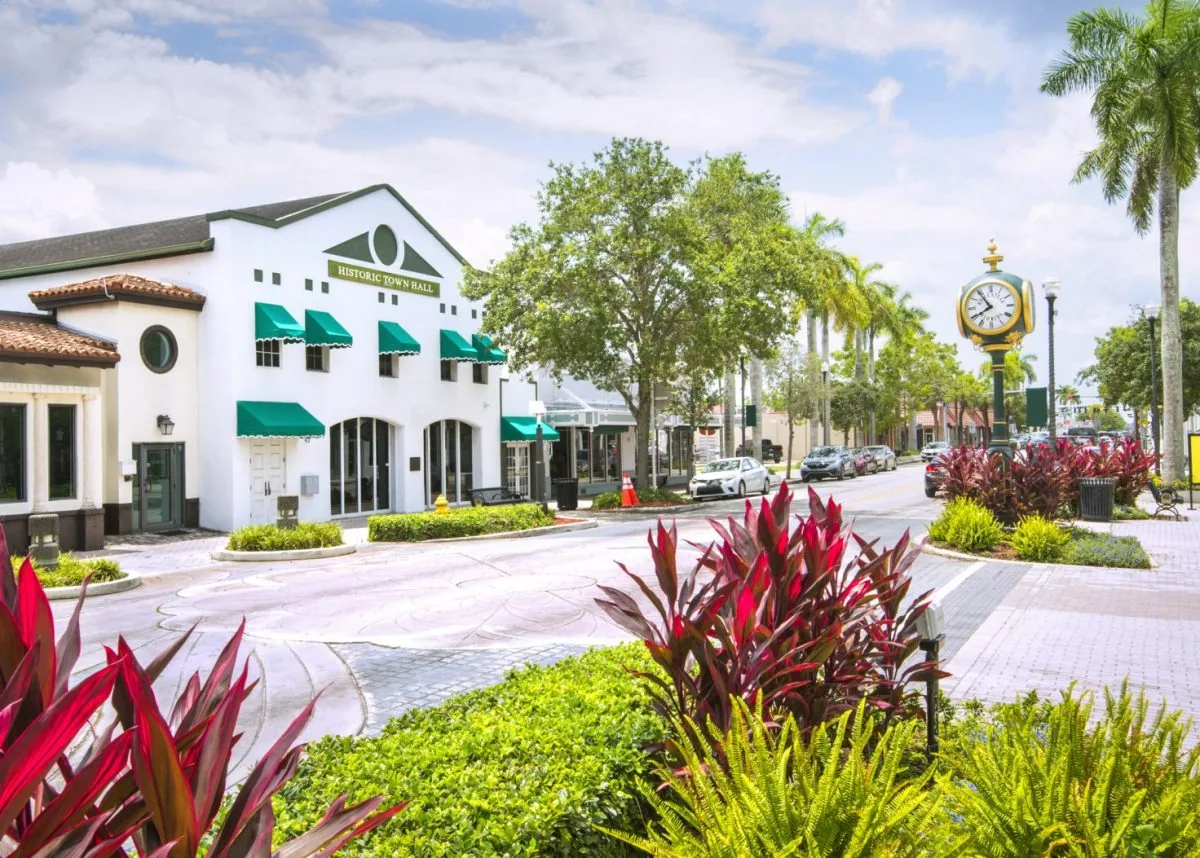 Commercial building roofs in Pembroke Pines, FL Commercial building roofs in Pembroke Pines, FL